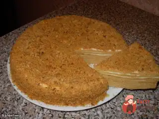 Медовий торт з арахісом
