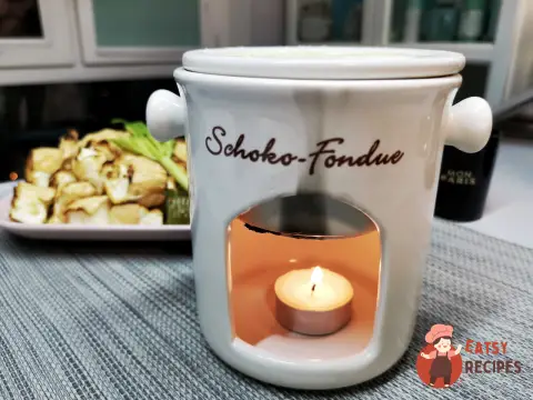 Фондю з селерою та обсмаженим багетом