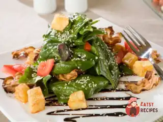Салат з панчеттою та волоськими горіхами