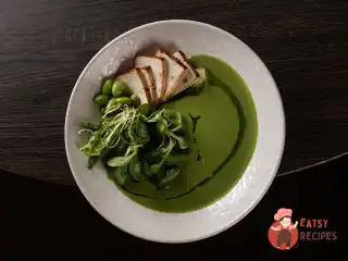 Суп із зеленого горошку з маринованим тофу