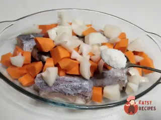 Крок 6: Мінтай з овочами у рукаві