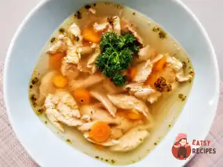 Легкий курячий бульйон із майораном