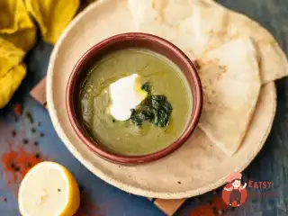 Крем-суп із шпинату з молодим горошком із Burger and Pizzetta