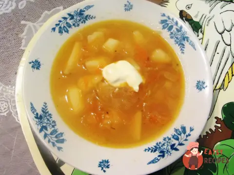 Щи із квашеної капусти