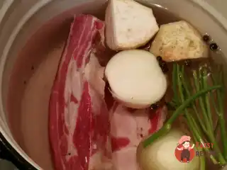 Щи з яловичою грудинкою