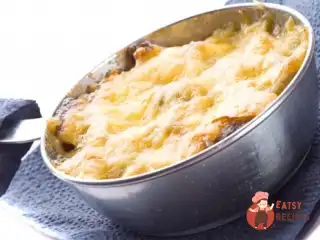 Запечений омлет із курячою печінкою
