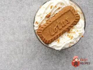 Кава латте з пряниковою пастою Biscoff