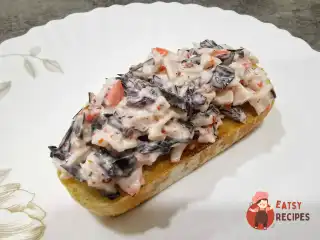 Брускетта з крабовим м'ясом