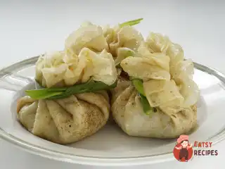 Пісні млинці з ситною грибною начинкою