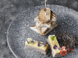 Паштет із курячої печінки з цибульним мармеладом