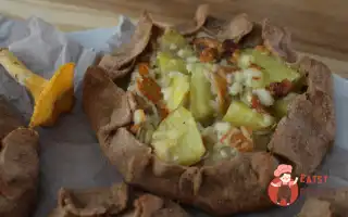 Плацинди З Лисичками Та Молодою Картоплею