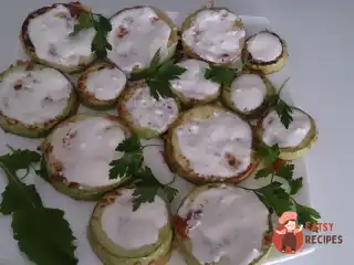 Кабачки смажені зі сметанним соусом