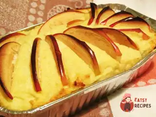 Сирна запіканка з яблуками