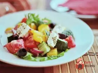 Класичний грецький салат (Horiatiki)