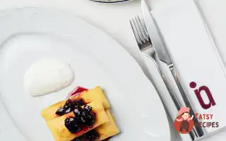 Налисники з сиром і сливовим варенням