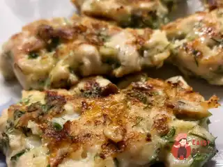 Курячі котлети з сиром та зеленню