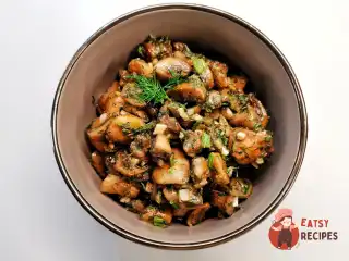 Печериці з часником та перцем халапеньо