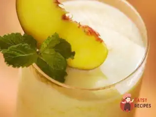 Персиковий мілкшейк з кленовим сиропом
