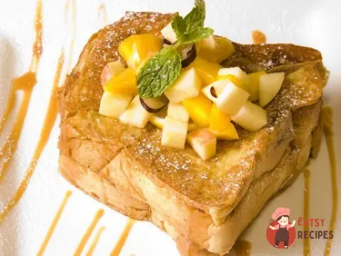 Гренки з корицею та грушевим соусом