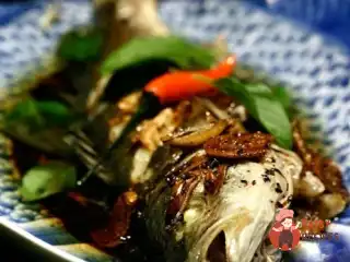 Сибас із цибулею-пореєм