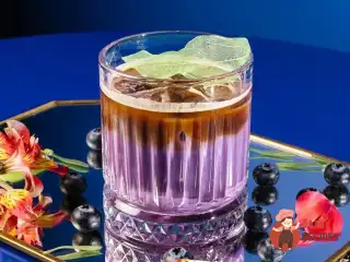 Чорничне холодне латте