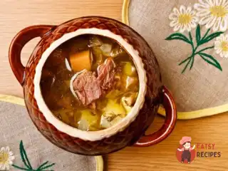 Солянка м'ясна з кислою капустою