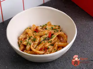 Ттокпоккі з кальмаром
