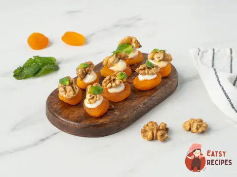Швидка закуска з курагою, сиром і горіхами