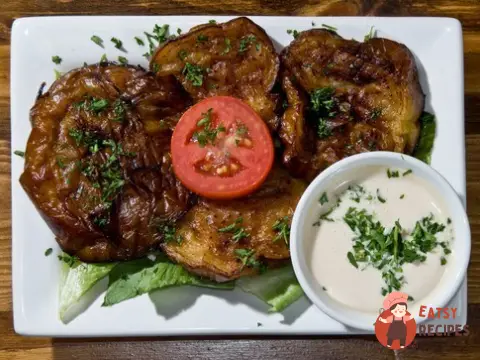Баклажани на грилі з йогуртовим соусом