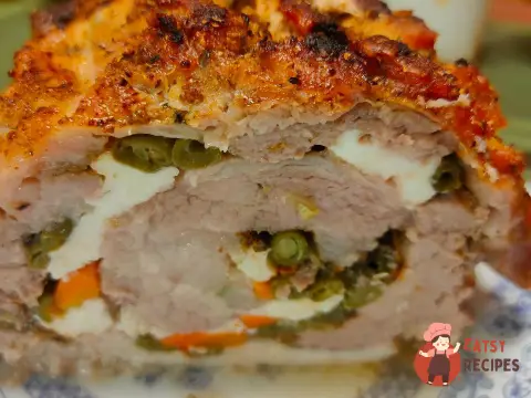 Свинячий рулет з овочами