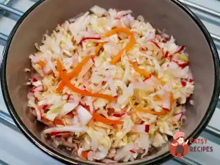 Салат із квашеної капусти