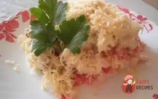 Салат З Курячим Філе, Сухариками Та Овочами.