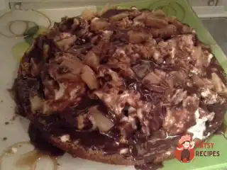 Сметанний торт з ананасами
