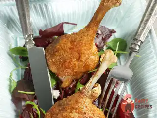 Качині стегенця з печеним буряком і козячим сиром