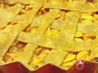 Американський яблучний пиріг з мускатним горіхом