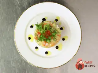 Олів'є з копченою рибою та камчатським крабом