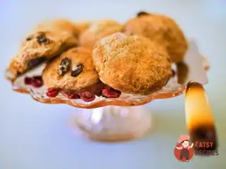 Печиво з білим шоколадом, чорницею та кедровими горішками