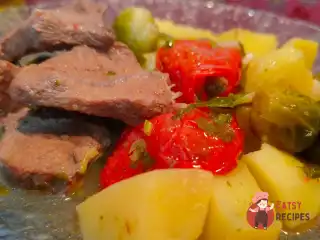Яловичина з овочами тушкована у пиві