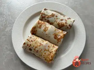 Млинці з бананом і вареним згущеним молоком