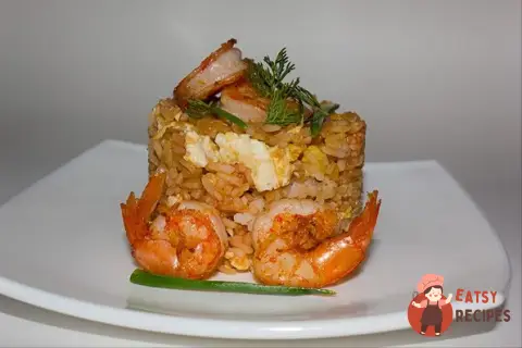 Смажений рис з куркою та креветками по-тайському
