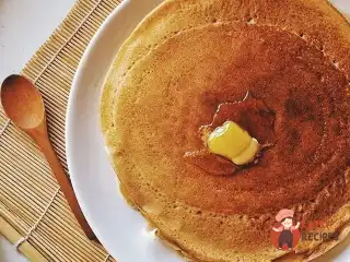 Житні млинці на кефірі з корицею та медом