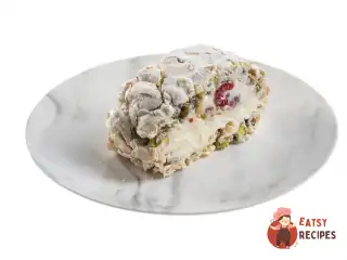 Фісташковий рулет із малиною