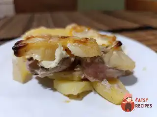 Свинина по-французьки з ананасами