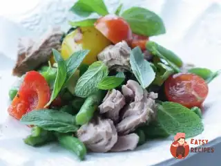 Салат з тунцем, солодким перцем та стручковою квасолею