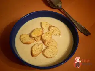 Сирний суп по-французьки з куркою та грибами