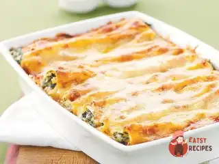 Каннеллоні паста з овочами з сиром і соусом бешамель