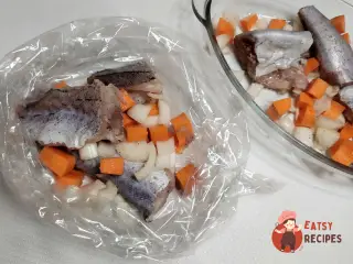 Крок 8: Мінтай з овочами у рукаві