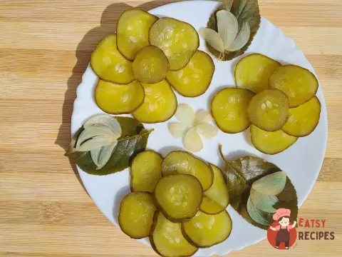 Огірки на зиму як бочкові під залізною кришкою