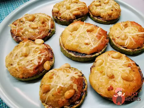 Сирно-часникова закуска з кабачка з кедровими горішками