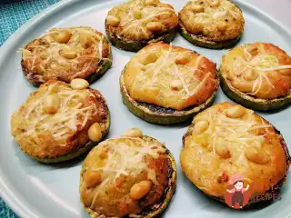 Сирно-часникова закуска з кабачка з кедровими горішками